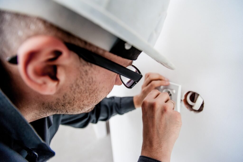 Jarmoluk Electrician 1080554 1920 1024x682